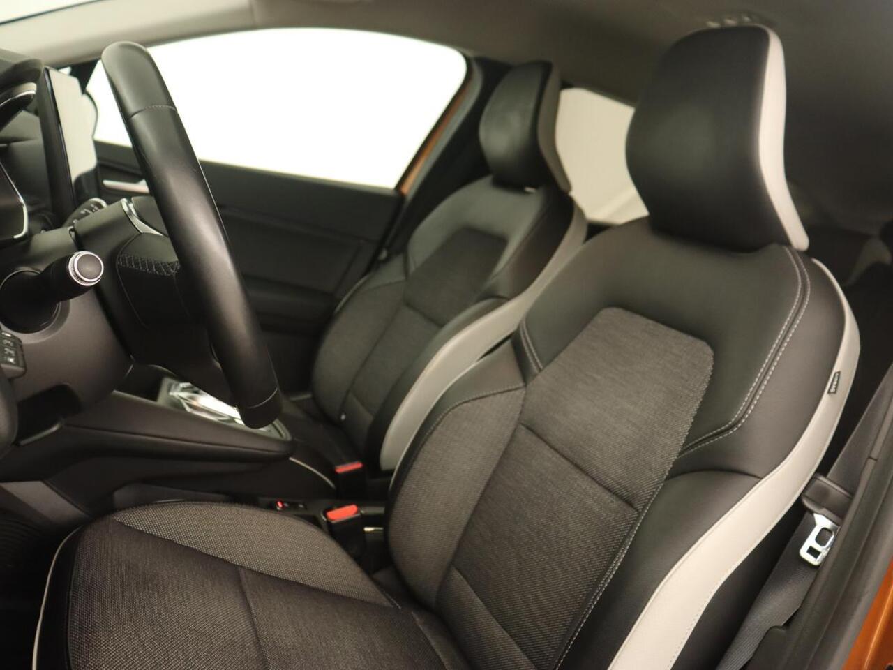 Renault CAPTUR 1.6 E-Tech full hybrid 145 evolution | Camera | Carplay | keyless | Full LED | Cruise control | Navigatie | LMV 18 inch | PHEV | Plug in