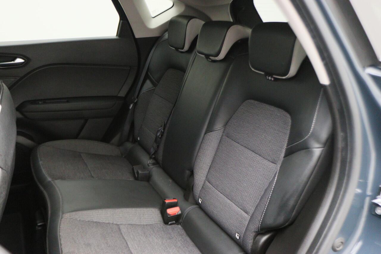 Renault CAPTUR 1.6 E-Tech Plug-in Hybrid 160 Intens Two-Tone, Virtual Cockpit, Apple Carplay, Camera, Cruise, LED, DAB, 18''