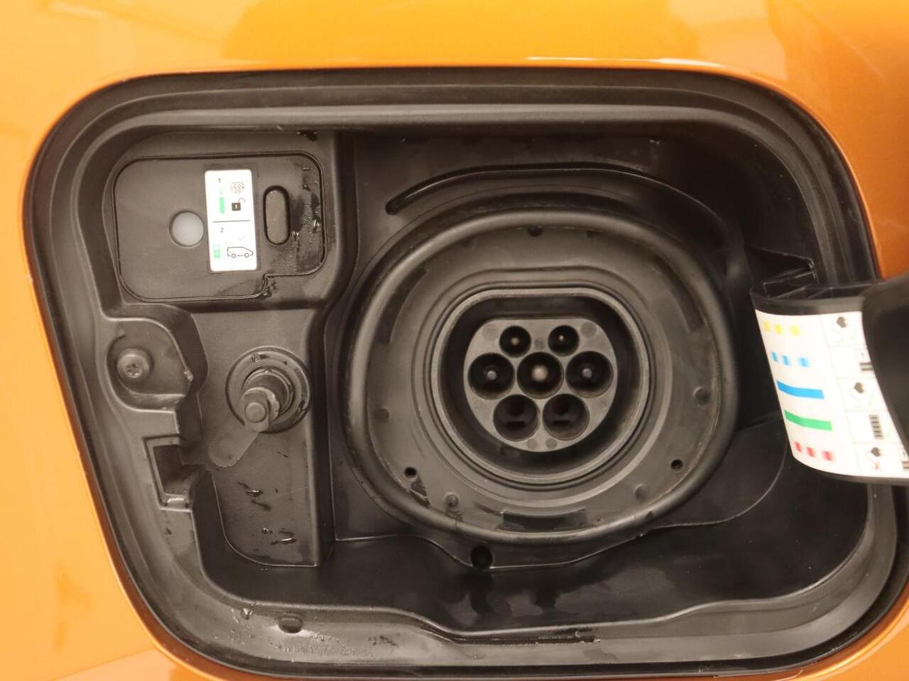 Renault CAPTUR 1.6 E-Tech full hybrid 145 evolution | Camera | Carplay | keyless | Full LED | Cruise control | Navigatie | LMV 18 inch | PHEV | Plug in