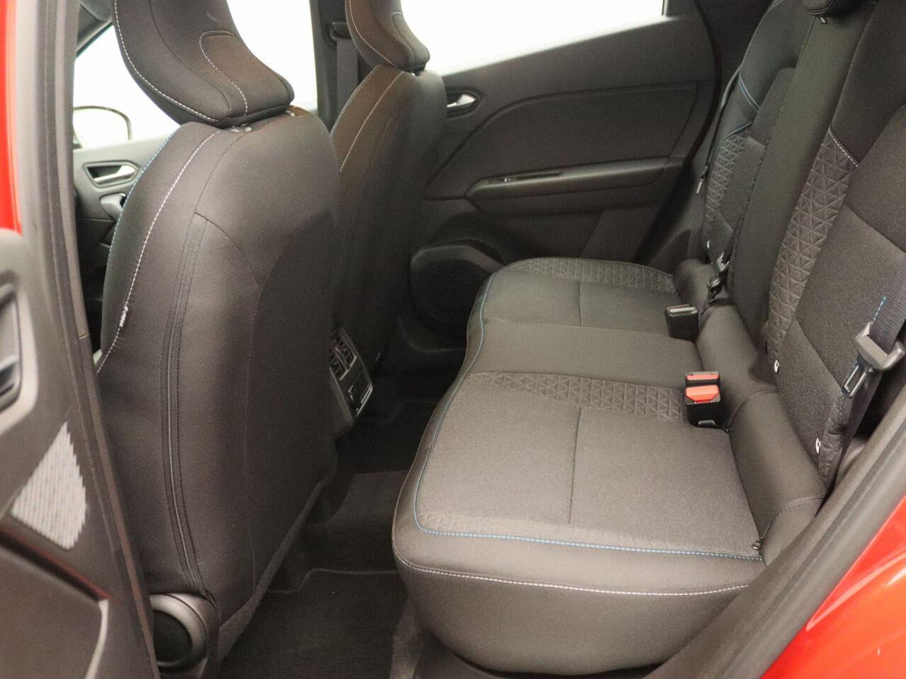 Renault CAPTUR mild hybrid 160 EDC Evolution | Automaat | Parkeersensoren achter met achteruitrijcamera | Airco | Metaalkleur | Apple CarPlay & Android Auto | Reservewiel | Trekgewicht 1.500 kg |