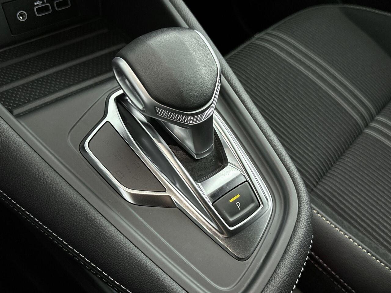 Renault CAPTUR 1.6 E-Tech Plug-in Hybrid E-Tech Engineered 160PK | Automaat | Zwarte Details | 18'' Inch Velgen | Navigatie | Half-Lederen Bekleding | Digital Cockpit | Apple CarPlay & Android Auto