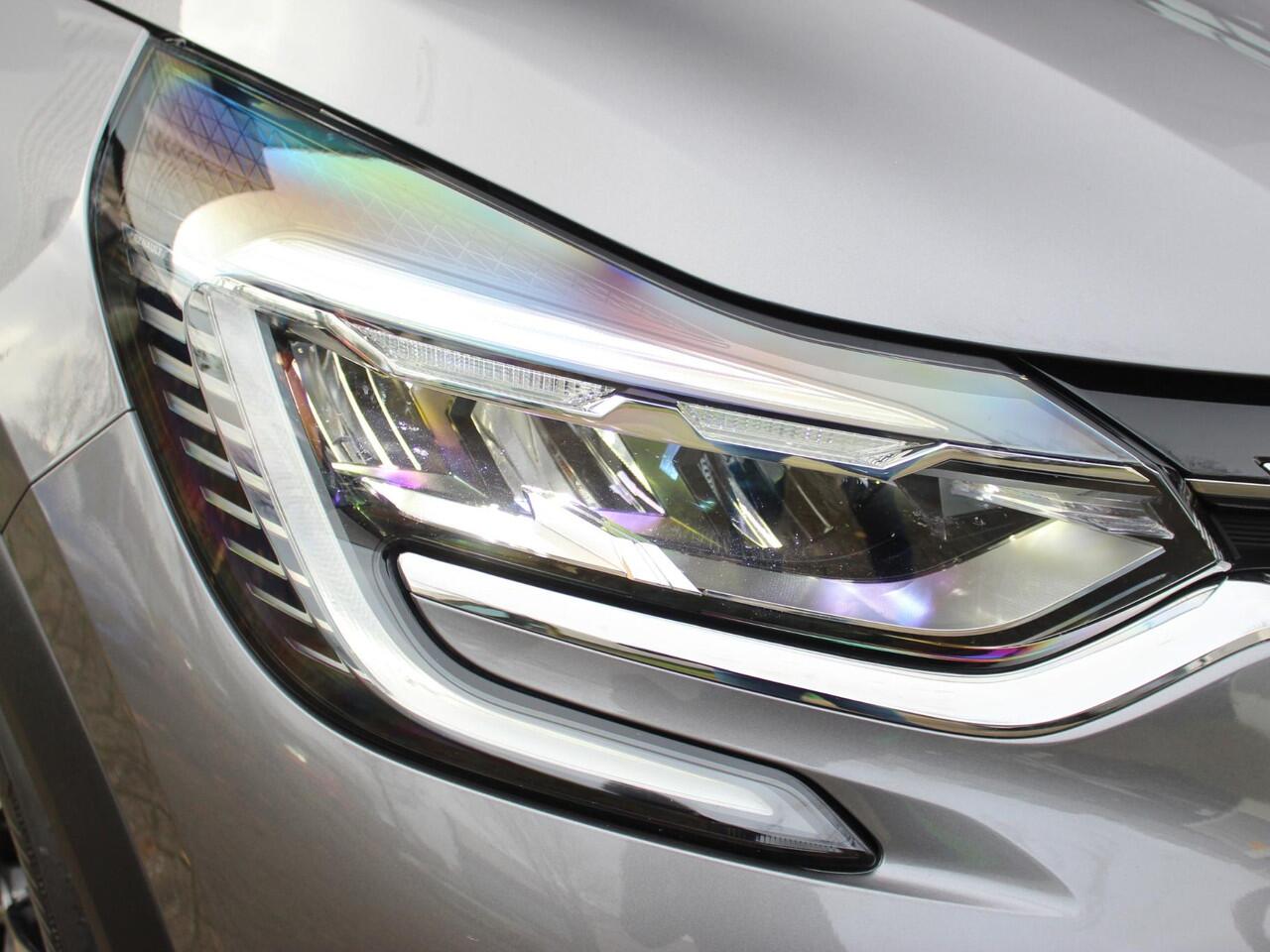 Renault CAPTUR 1.3 TCe 140 Initiale Paris AUTOMAAT / PANO / BOSE / LEDER / 10,25'' DASH / 9,3'' NAVI / ADAPT. CRUISE / CAMERA / CLIMATE / STOELV. / STUURV. / VOORRUITV. / KEYLESS / 18'' LMV