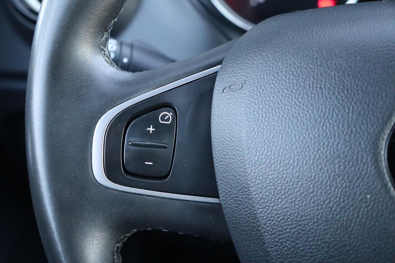 Renault CAPTUR 0.9 TCe Limited | Stoelverwarming | Navigatie | Trekhaak | Climate Control | Cruise Control