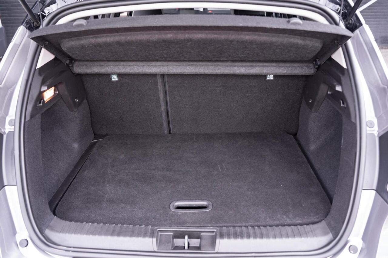 Renault CAPTUR 1.3 mild hybrid 160 iconic Navi Stoelverwarming Camera PDC v+a DAB Parkeerhulp 18"-inch