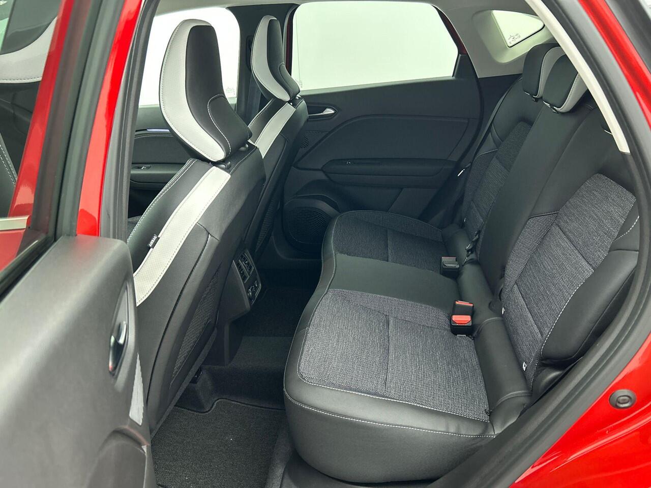 Renault CAPTUR 1.0 TCe Techno 90PK | Navigatie 9,3'' | Stoel en Stuurverwarming | Achteruitrijcamera | Climate Control | Parkeersensoren | Carplay | Lichtmetalen velgen 17"