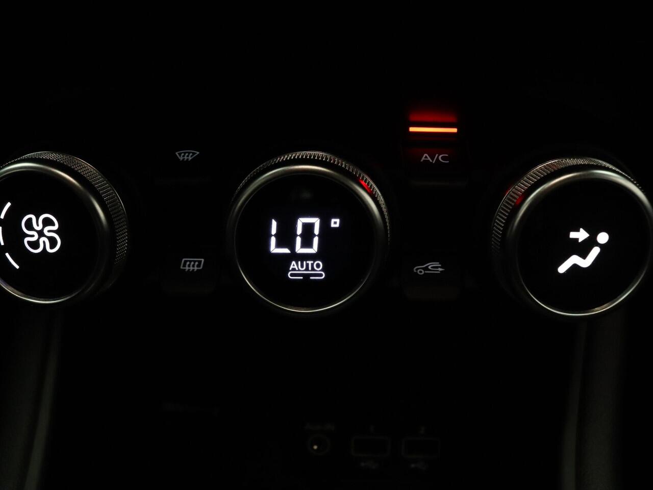 Renault CAPTUR 100pk TCe Intens Cruise | Climate | Navi | Parkeersens. achter