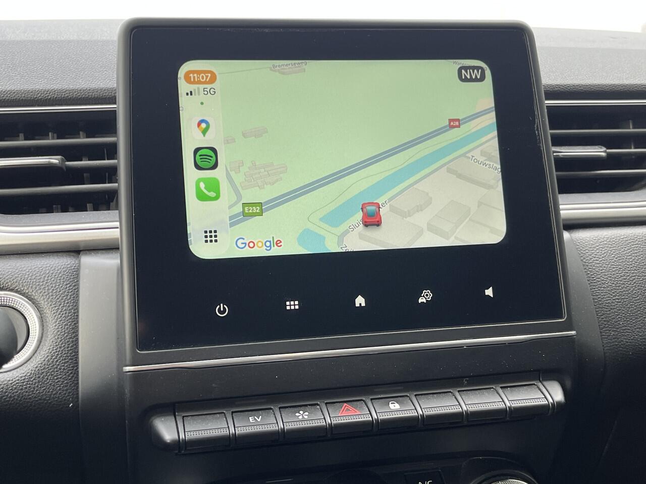 Renault CAPTUR 1.6 E-Tech Hybrid 145 PK Intens / Apple Carplay - Android Auto / Camera / PDC V+A / Keyless / 17'' LMV /