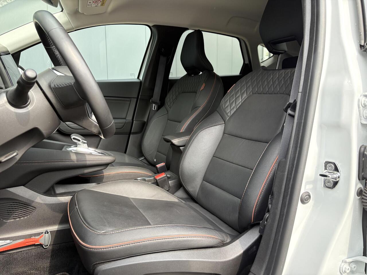 Renault CAPTUR 1.6 E-Tech Plug-in Hybrid 160 Initiale Paris / 1e eigenaar / NL auto / Dealer onderhouden / Stoelverwarming / Lederen bekleding /