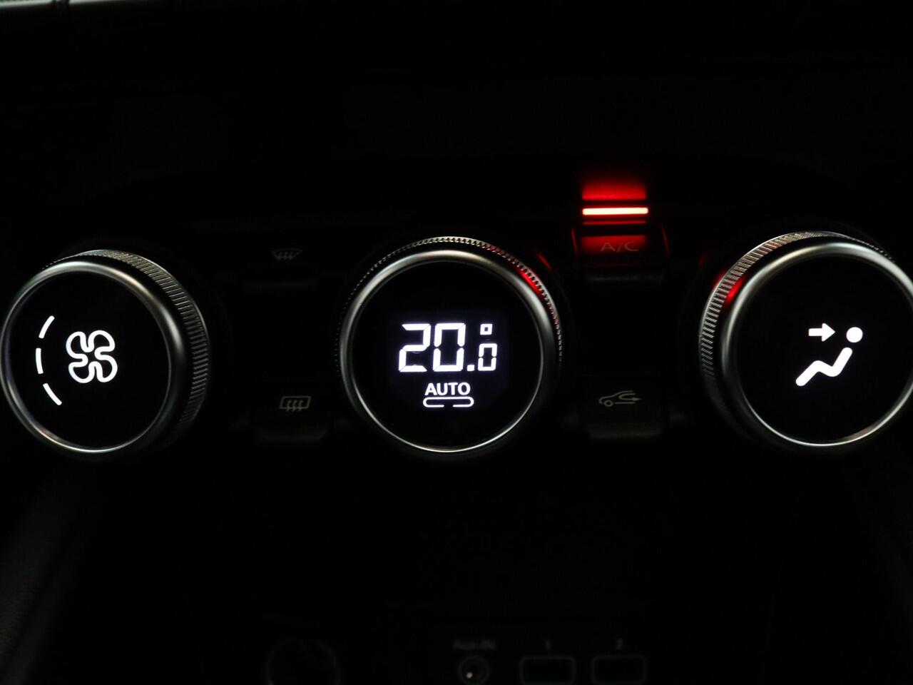 Renault CAPTUR E-Tech Plug-in Hybrid 160pk Intens Automaat Camera | Climate | Cruise | Navi | Parkeersens. v+a