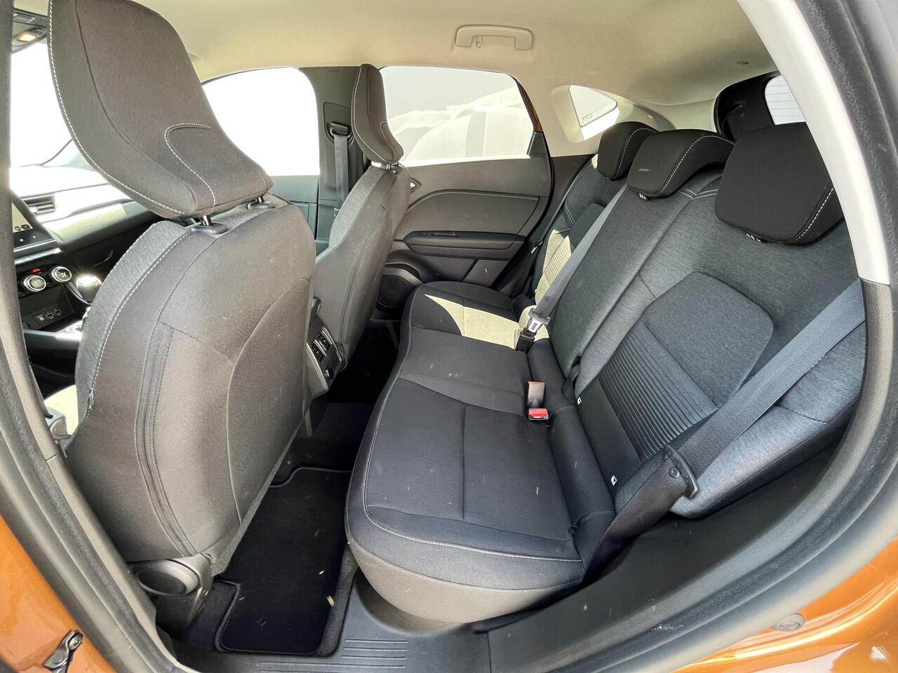 Renault CAPTUR 1.0 TCe 100 Zen / Navigatie full map / Apple Carplay & Android Auto / Parkeersensoren achter / Keyless Entry & Start / Cruise- en Climate Control / Lage KM - stand