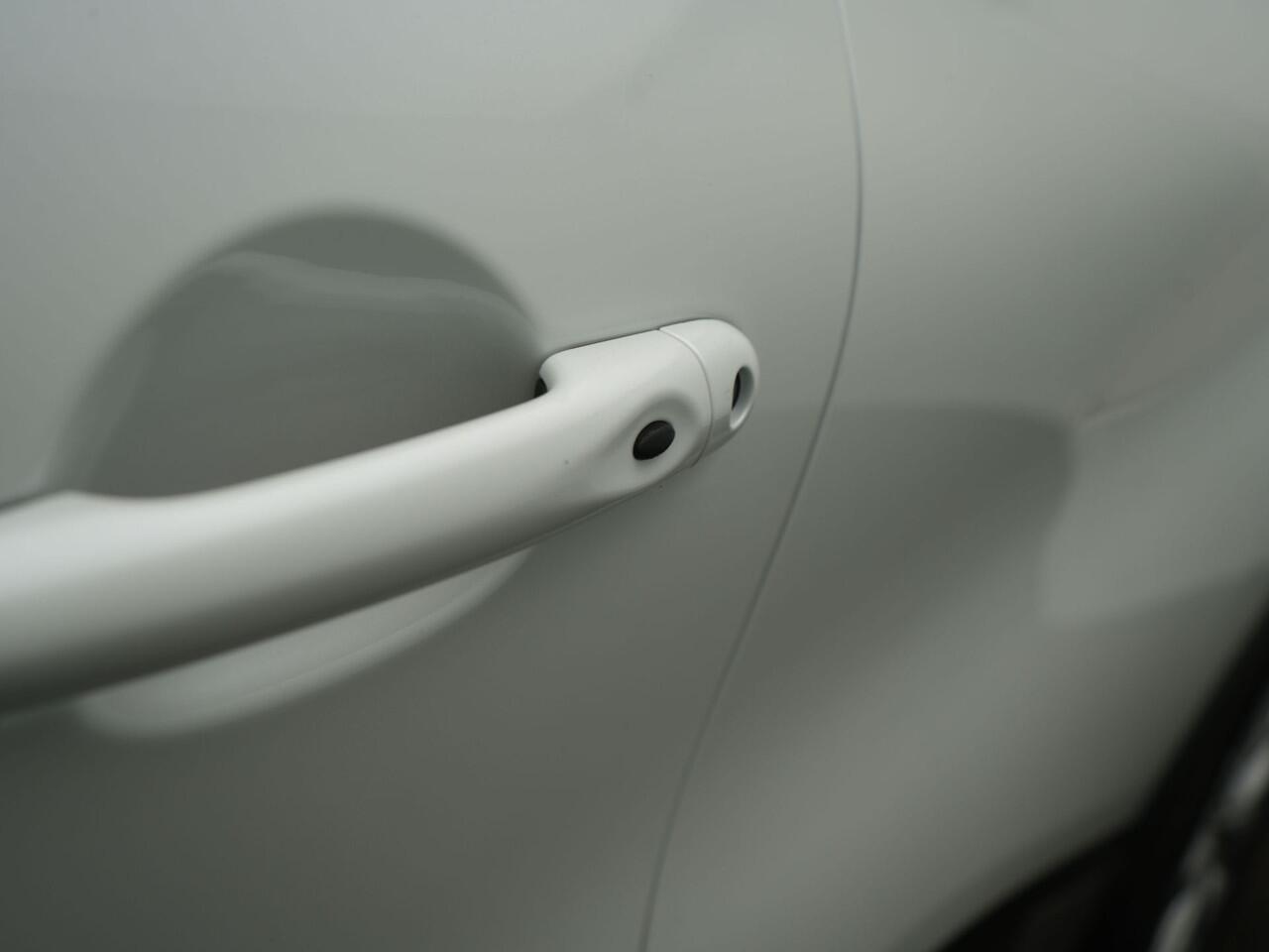 Renault CAPTUR TCe 90 Limited - RIJKLAARPRIJS - Achteruitrijcamera - Navigatiesysteem