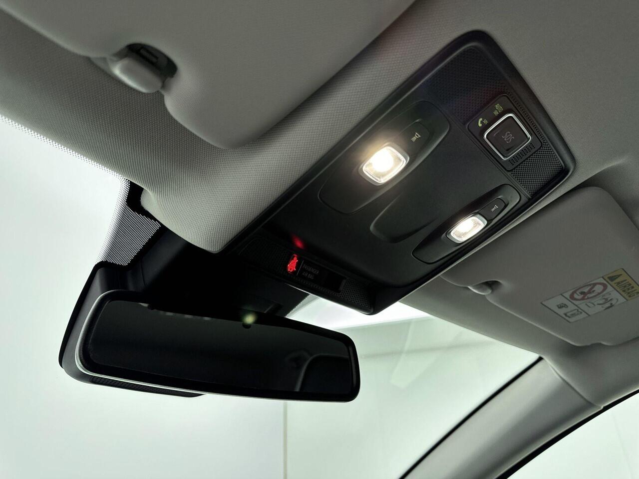 Renault CAPTUR 1.3 TCe 130Pk Intens | Navigatie via Apple & Android Carplay | Climate Control | Cruise Control & Snelheidsbegrenzer | Parkeersensoren Achter | Keyless Entry | Privacy Glass |