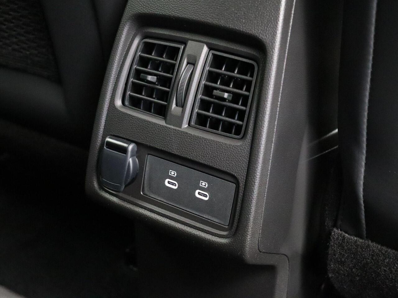 Renault CAPTUR Techno Full hybrid | Achteruitrijcamera | Elektrisch verwarmbare voorstoelen | Elektronisch geregelde airconditioning