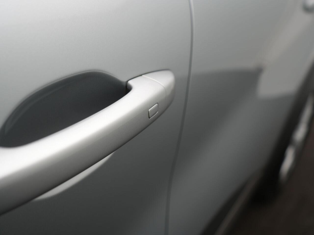 Renault CAPTUR TCe 90 Intens - RIJKLAARPRIJS - Achteruitrijcamera - All Seasonbanden - Dealeronderhouden