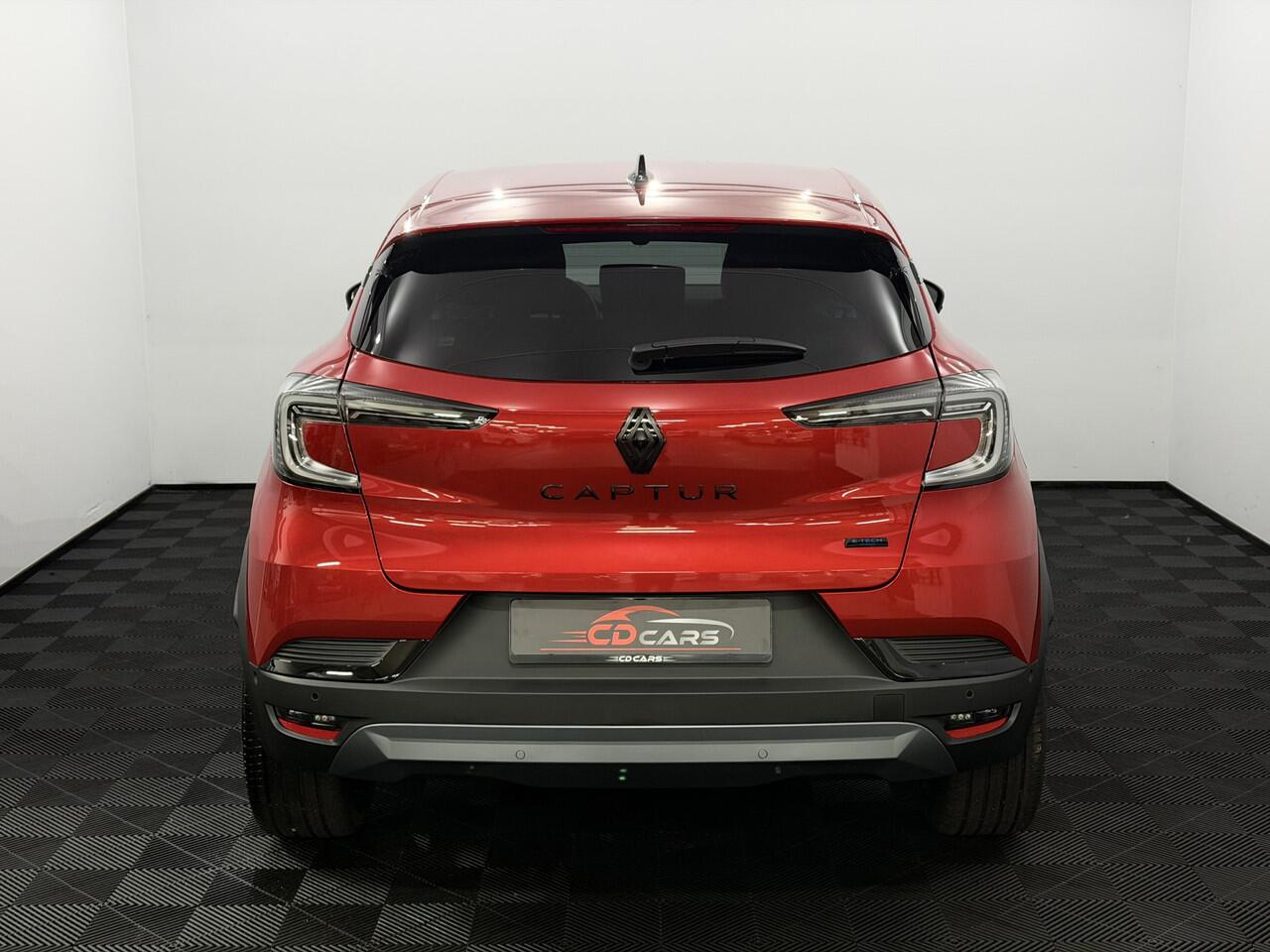 Renault CAPTUR 1.6 E-Tech full hybrid 145 esprit Alpine Camera, Navi, Keyless start, Cruise control, Winterpakket, Virtual desk, Half leder, 2 jaar garantie