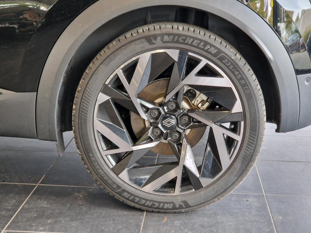 Renault CAPTUR 1.6 E-Tech full hybrid 145 esprit Alpine HARMAN KARDON AUDIO | NAVIGATIE | 360° CAMERA | DODEHOEK DETECTIE | STUURWIEL VERWARMING |