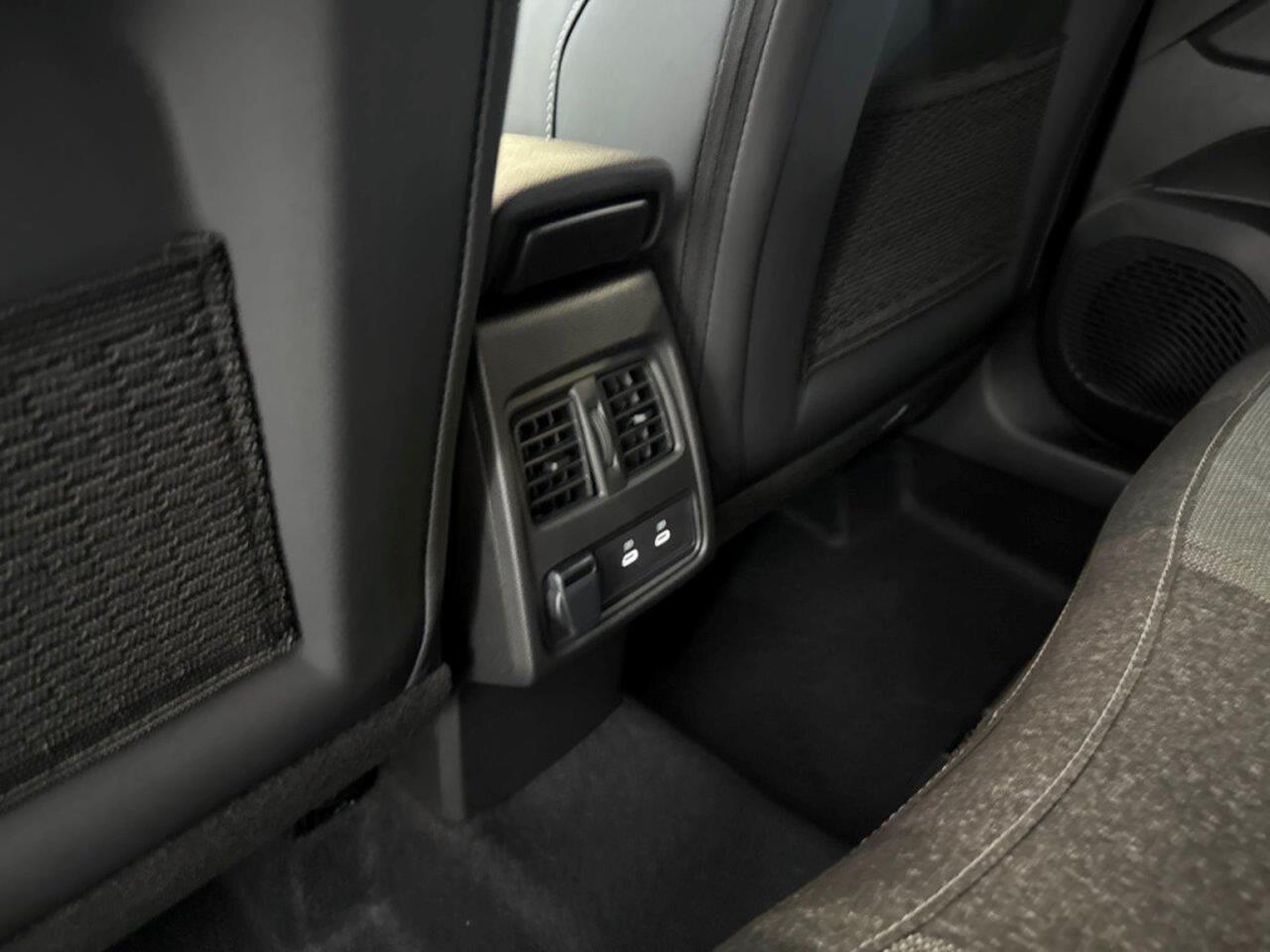 Renault CAPTUR mild hybrid 160PK techno / CAMERA / NAVI GROOT SCHERM