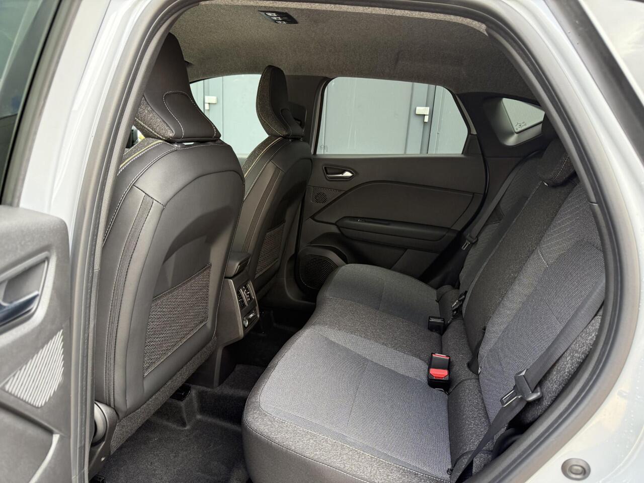 Renault CAPTUR 1.8 E-Tech full hybrid 160 techno / Two Tone Gris Rafale / Achteruitrijcamera / Apple Carplay / Adaptieve Cruise Control / Donkere Hemelbekleding / Multifunctioneel Stuurwiel