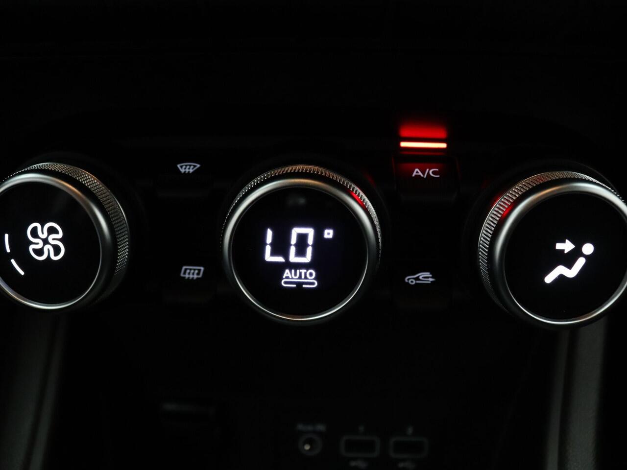 Renault CAPTUR 100pk TCe Zen Camera | Climate | Cruise | Parkeersens. v+a