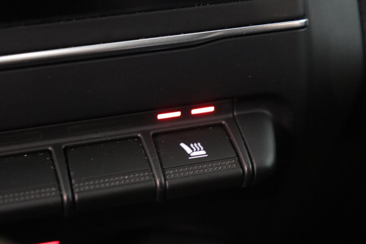 Renault CAPTUR 1.3 160 Pk techno Automaat | Camera | Adaptieve Cruise control | Navigatie | Stuur en stoel verwarming | LED |