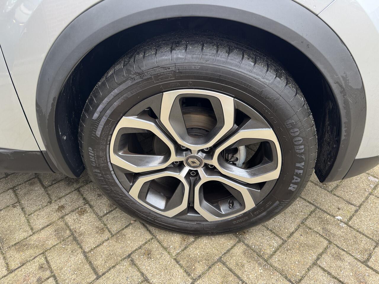 Renault CAPTUR 1.3 TCe 130 Intens/ BOSE Audio/18 inch LM velgen/Afneembare trekhaak