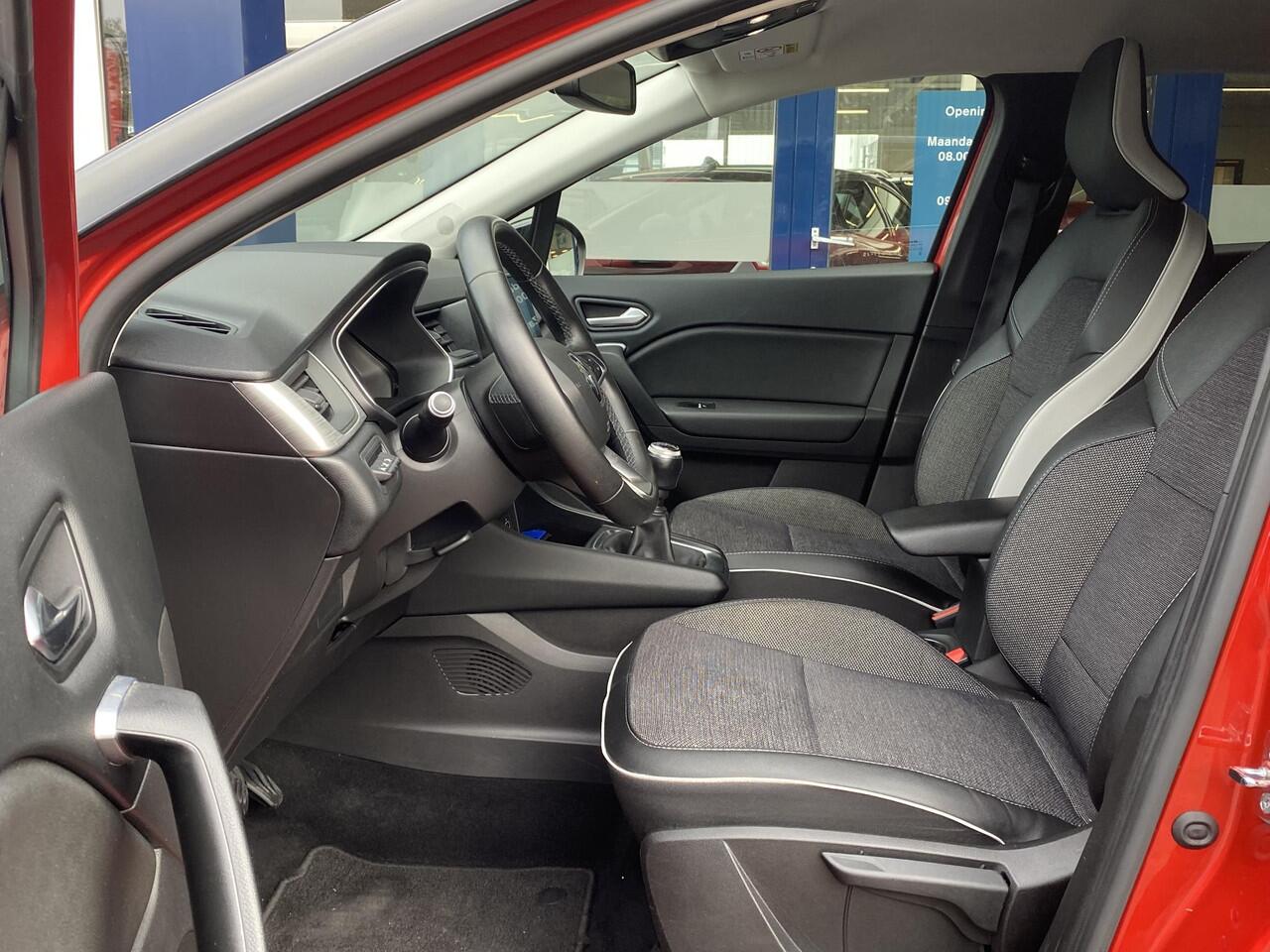 Renault CAPTUR 1.3 TCe 140 Intens / NL-Auto / 62.000 Km / Cruise-Control / Climate-Control / Apple-Carplay & Android-Auto / Keyless / LED / Armsteun-Voor / DAB Radio-Bluetooth / PDC-Achter / 17'' LMV / All-Season / ENZ.