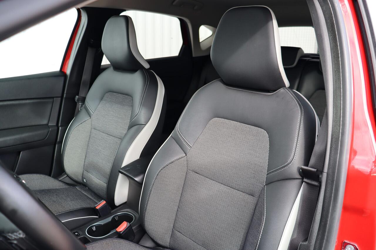 Renault CAPTUR 1.3 TCe 130 Intens Automaat | Navigatie | Cruise Control | Camera | Climate Control | Trekhaak | Carplay