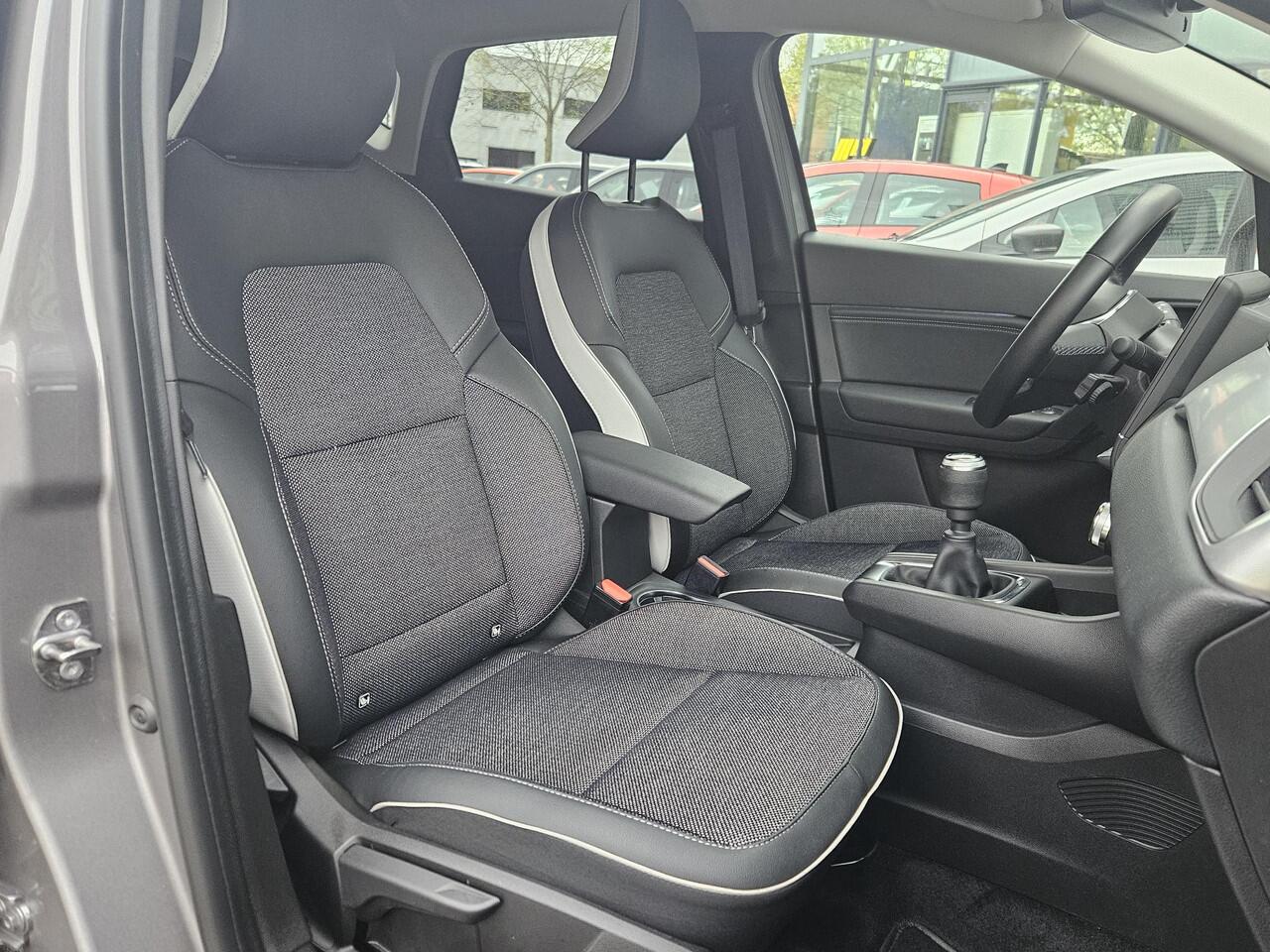 Renault CAPTUR 1.3 mild hybrid 140 techno / Achteruitrijcamera / Apple Carplay & Android Auto / Climate Control / Navigatie / Parkeersensoren / Keyless Entry & Start / Cruise Control /