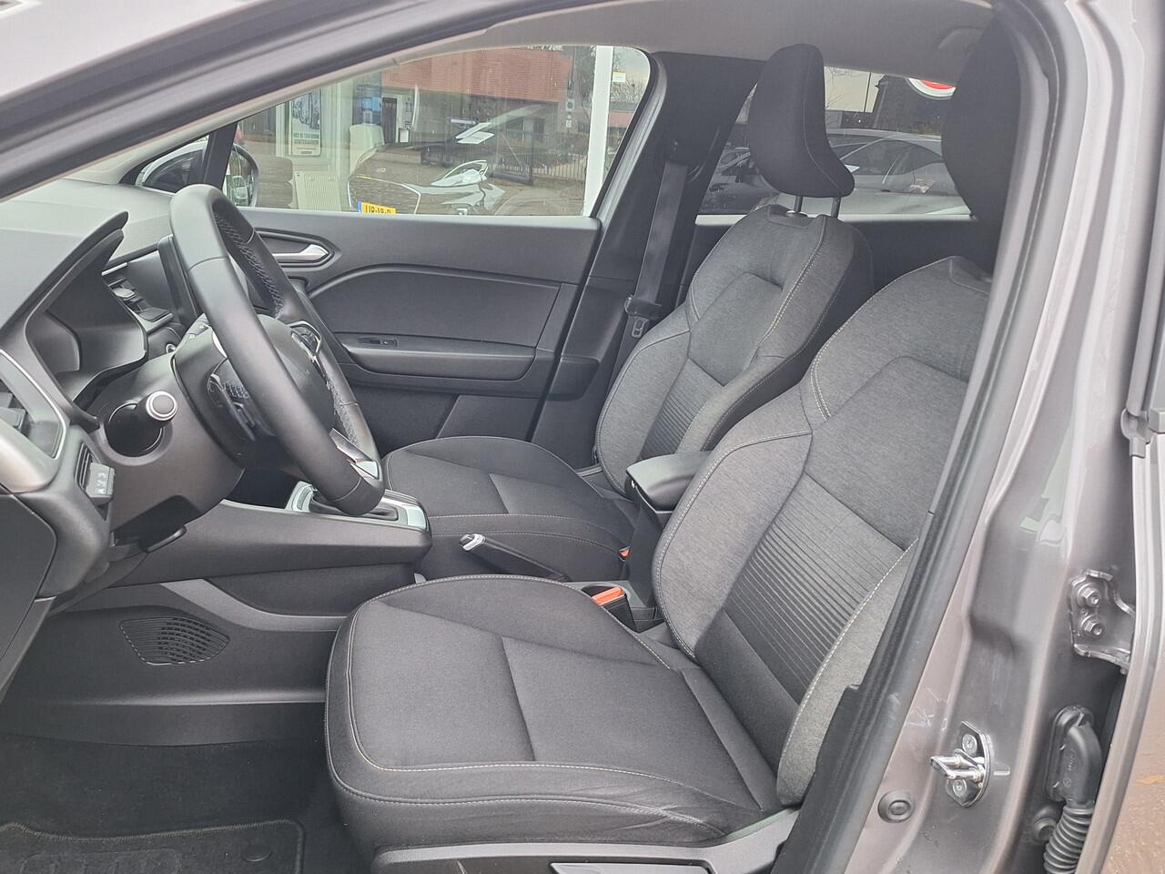 Renault CAPTUR 1.3 TCe 130 Intens AUTOMAAT Navi/ Climate control/Stoelverwarming/Parkeersensoren/Nieuwe banden