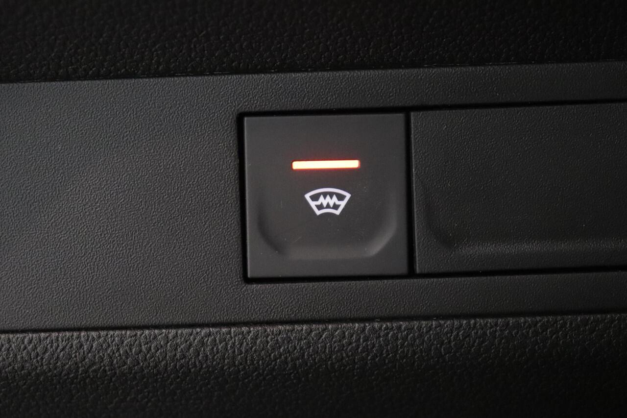 Renault CAPTUR 1.3 160 Pk techno Automaat | Camera | Adaptieve Cruise control | Navigatie | Stuur en stoel verwarming | LED |