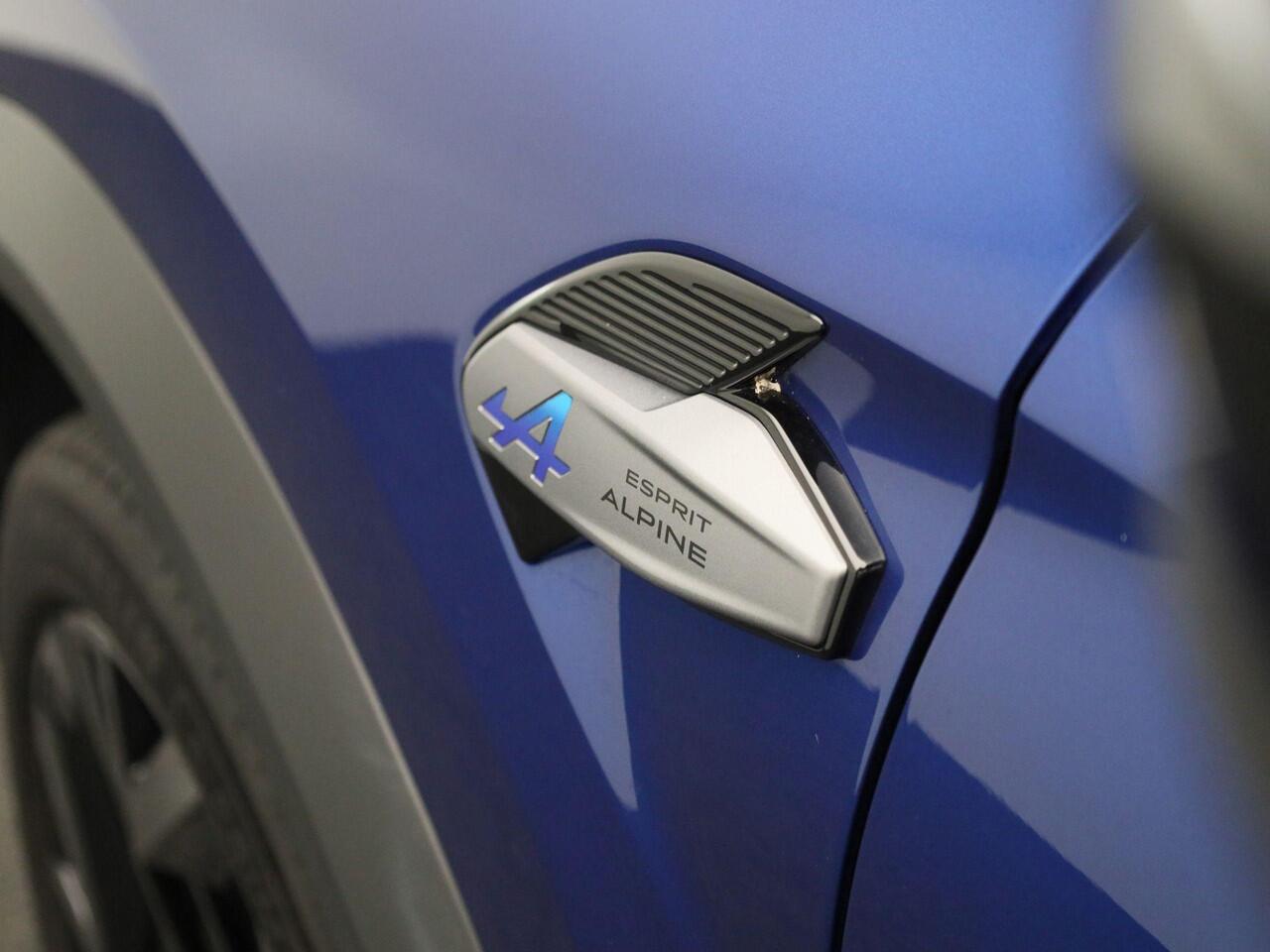 Renault CAPTUR 1.6 E-Tech full hybrid 145Pk Esprit Alpine | Climate Control | Navigatie | Cruise Control Adaptief | Parkeersensoren incl. Camera | Audio Installatie Harman Kardon | Apple Carplay/Android Auto | Lichtmetalen Velgen | Stuurwiel Verwarmd