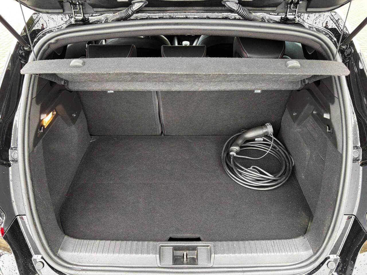 Renault CAPTUR 1.6 E-Tech Plug-in Hybrid 160 R.S. Line | Camera | Navigatie |