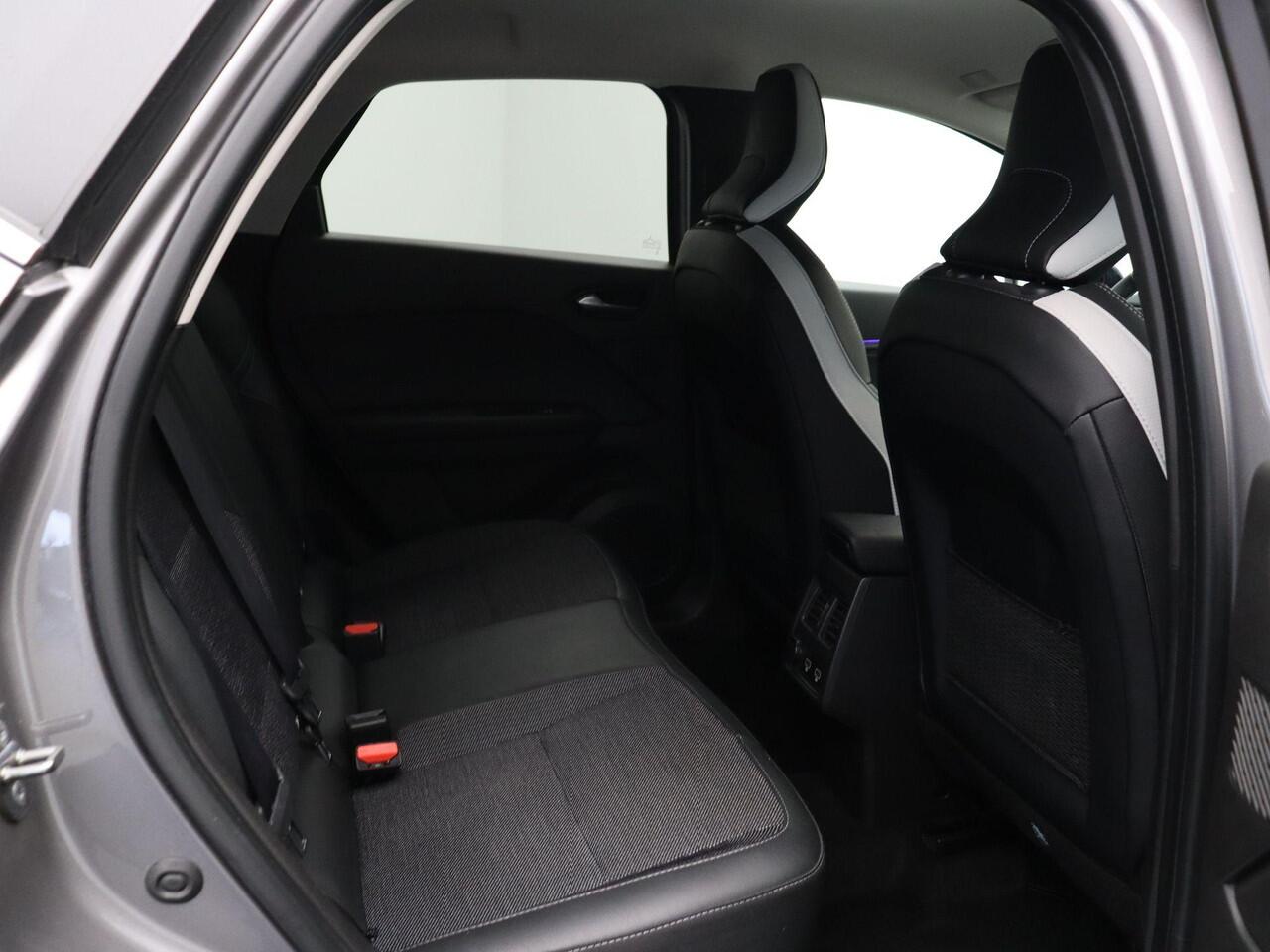 Renault CAPTUR E-Tech Hybrid 145pk Techno | Achteruitrijcamera | Navigatie | Parkeersensoren voor/achter | Climate control |