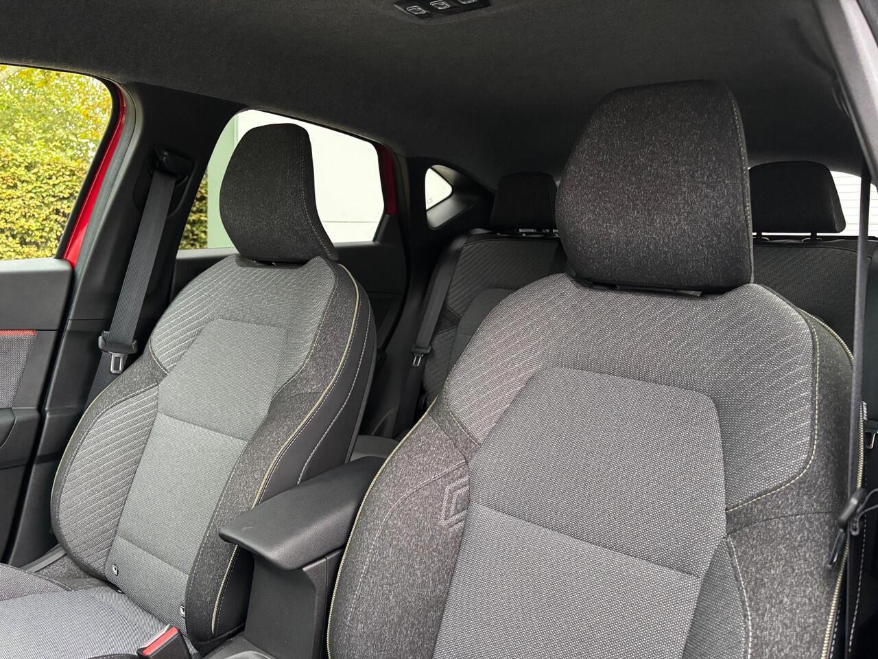 Renault CAPTUR 1.3 mild hybrid 160 techno / 1e Eigenaar / Aanhangwagen geremd 1200kg /