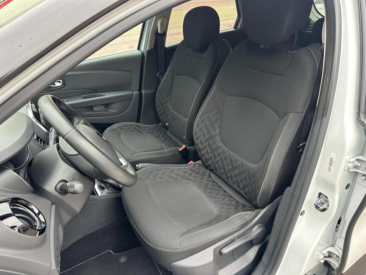 Renault CAPTUR 1.3 TCe Limited Climate C, Cruise C, Navigatie, Trekhaak!!!!