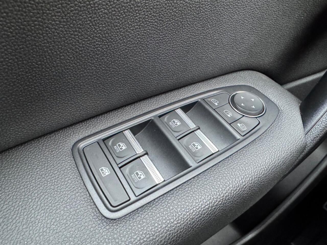 Renault CAPTUR 1.6 E-Tech Plug-in Hybrid 160 Intens 360 Camera 1e Eigenaar 36.000 km