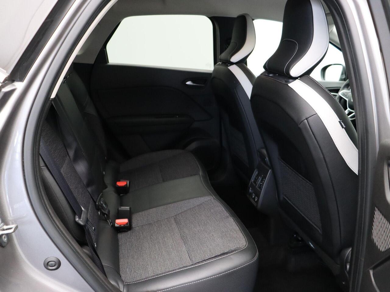 Renault CAPTUR E-Tech Hybrid 145 Techno | Navigatie | Achteruitrijcamera | Parkeersensoren voor en achter | Climate control |