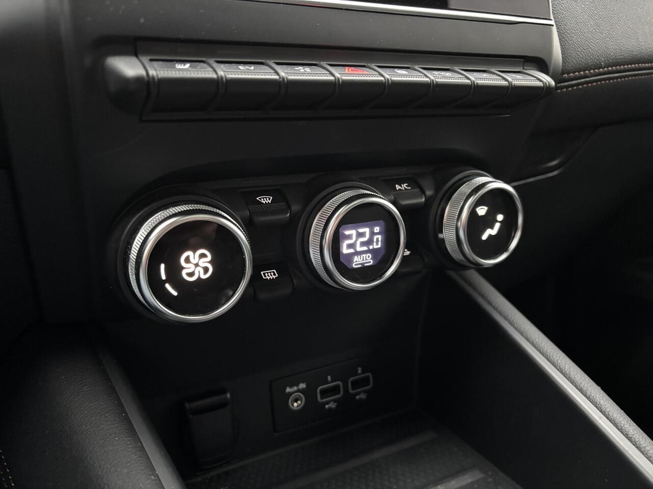 Renault CAPTUR 1.6 E-Tech plug-in hybrid 160 Initiale | Elektrisch glazen schuif-/kanteldak |