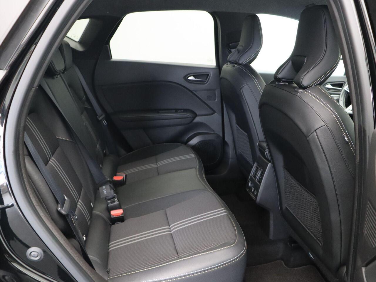 Renault CAPTUR full hybrid 145pk E-Tech engineered | Trekhaak | Apple Carplay/Android Auto | Parkeersensoren voor en achter |