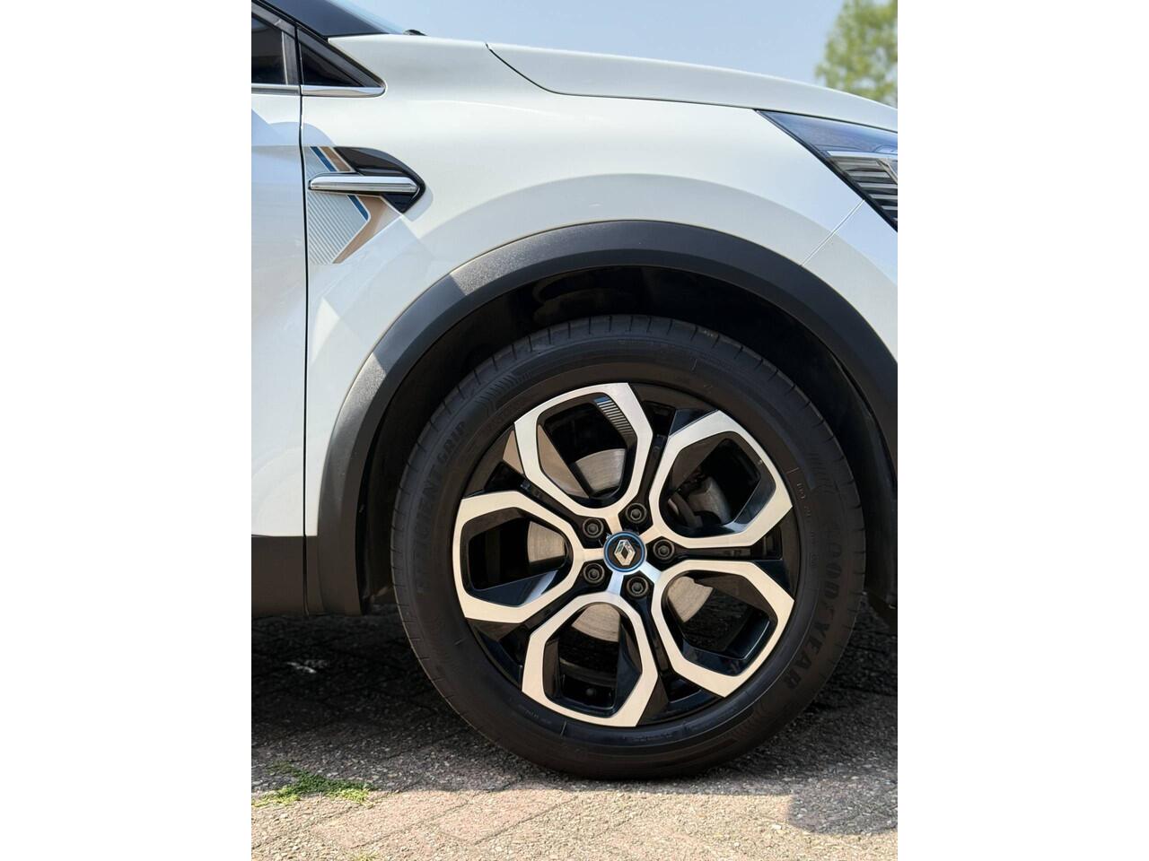 Renault CAPTUR 1.6 E-Tech Série Limitée Plugin-Hybrid Hybrid Plug-in - Navi groot scherm + cockpit view