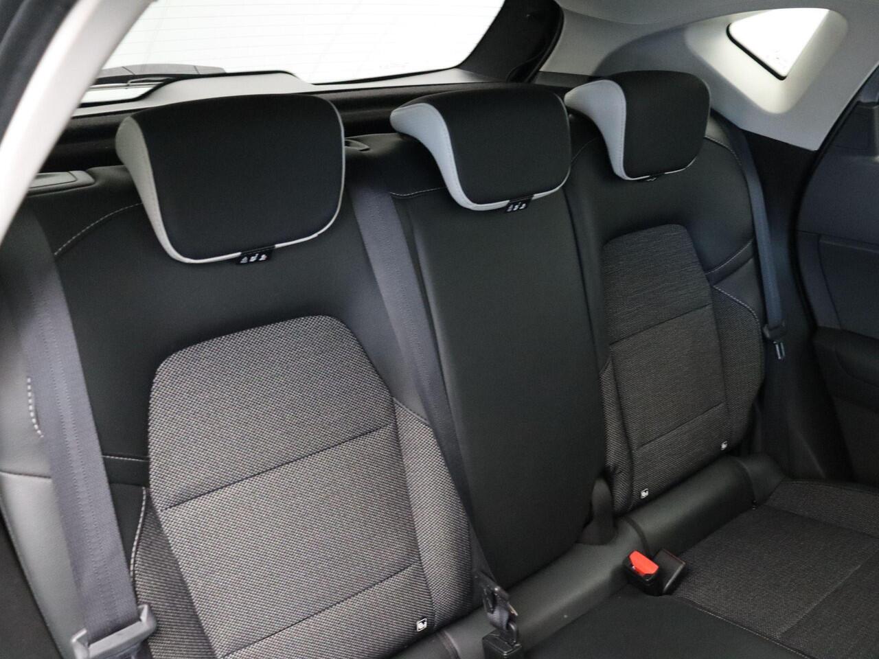 Renault CAPTUR TCe 90pk Techno | Achteruitrijcamera | Parkeersensoren voor en achter | Navigatie | Apple Carplay en Android Auto |