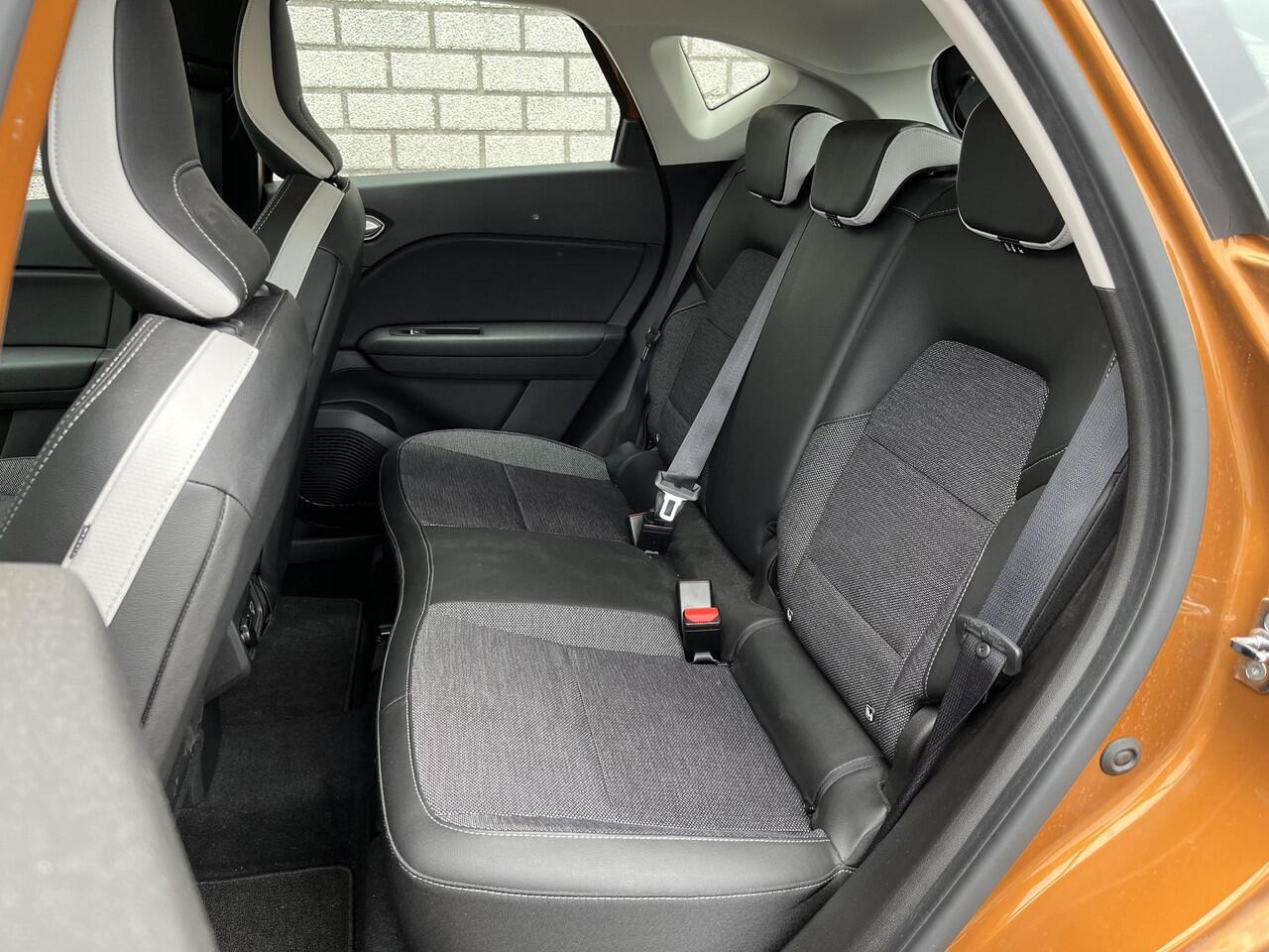 Renault CAPTUR 1.3 TCe 155 Intens | Apple CarPlay / Android Auto | Parkeersensoren achter | Navigatie |