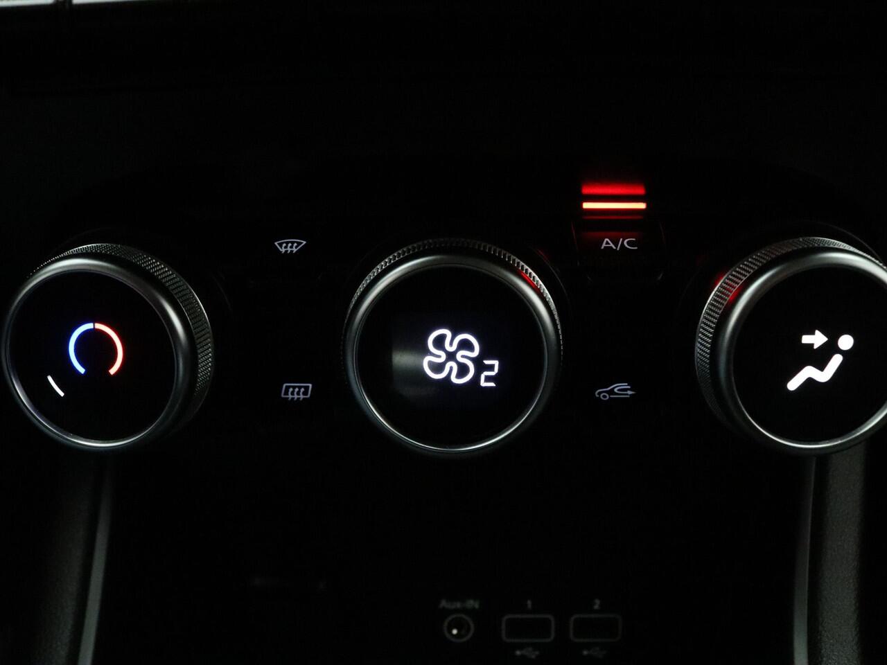 Renault CAPTUR E-Tech Plug-in Hybrid 160 Zen Airco | Camera | Navi | Parksens. v+a