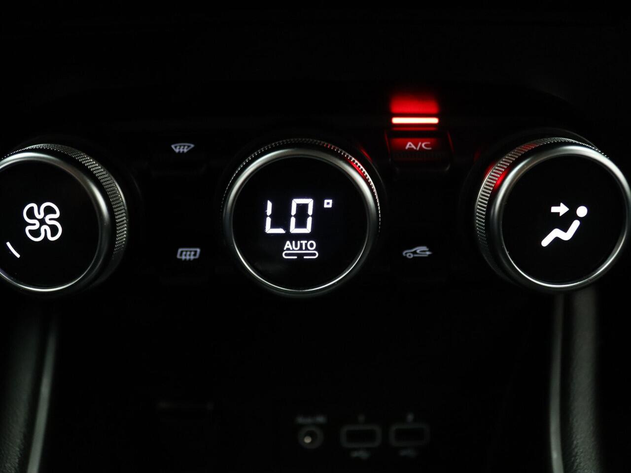 Renault CAPTUR 140pk TCe Intens Cruise | Climate | Carplay | Navi | Parkeersens. achter | Trekhaak