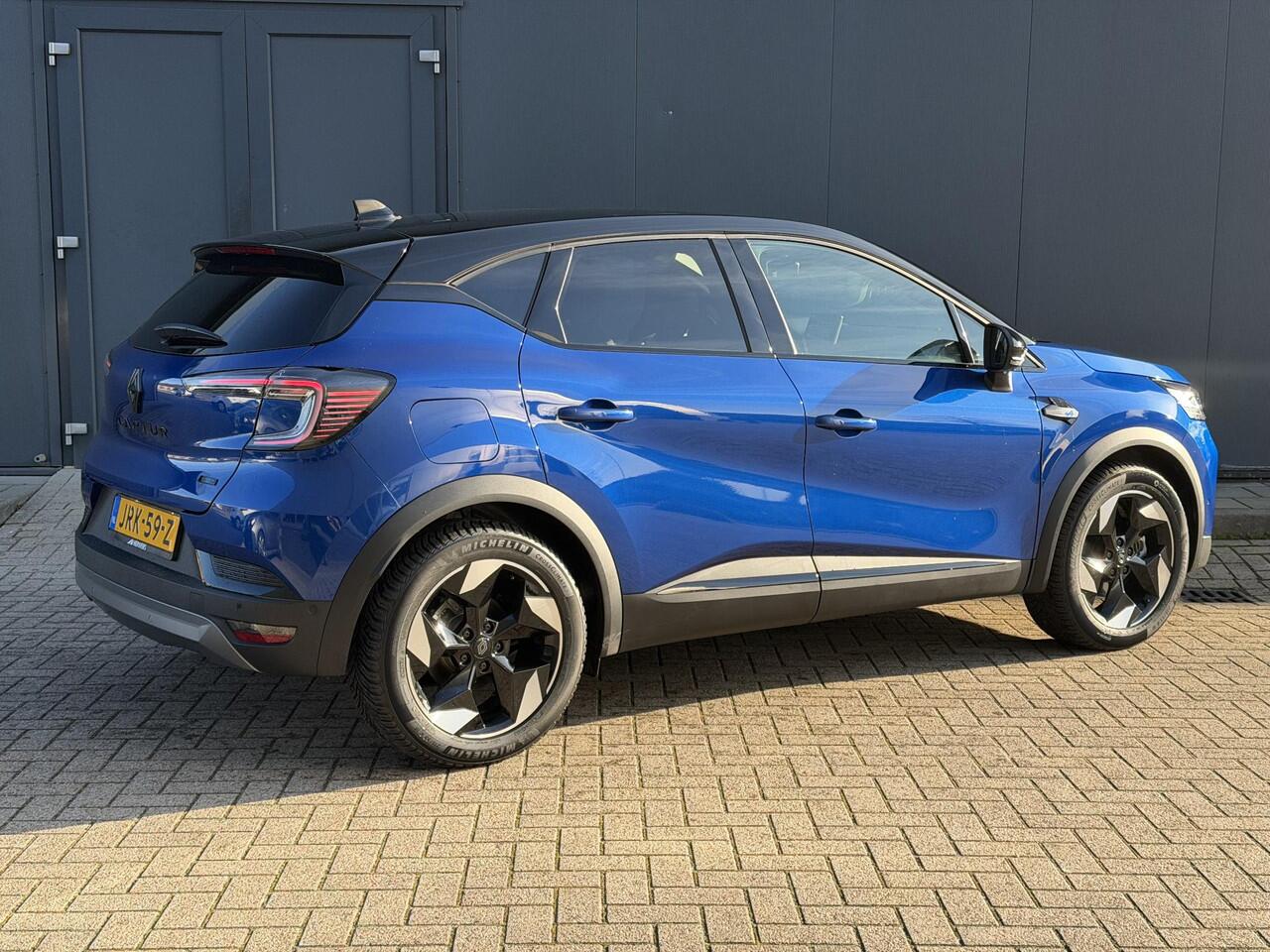 Renault CAPTUR 1.6 E-Tech full hybrid 145 esprit Alpine Automaat / Fabrieksgarantie tot 07-2027 < 100.000 km** / Schuifdak / Camera 360° /Stuur-, stoel- en voorruitverwarming / Adaptieve CC / Parkeer assistent / Navigatie / Apple Carplay Android / LM 18" wielen / 18" LM