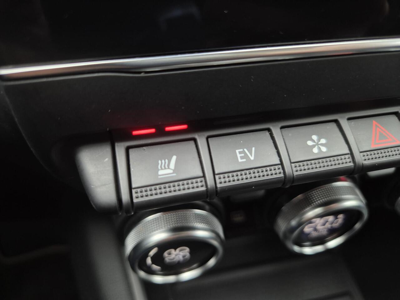 Renault CAPTUR 1.6 E-Tech Plug-in Hybrid 160 Initiale Paris / Automaat / Apple Carplay Android Auto / Stoelverwarming / Bose Audio Systeem / Achteruitrijcamera / Keyless Entry/Start / Cruise control / Climate control / Navigatie /