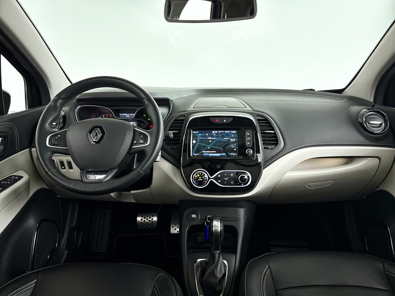 Renault CAPTUR TCe Aut. Initiale Paris | Panoramadak | Bose Audio | Parkeercamera | Trekhaak | Stoelverwarming