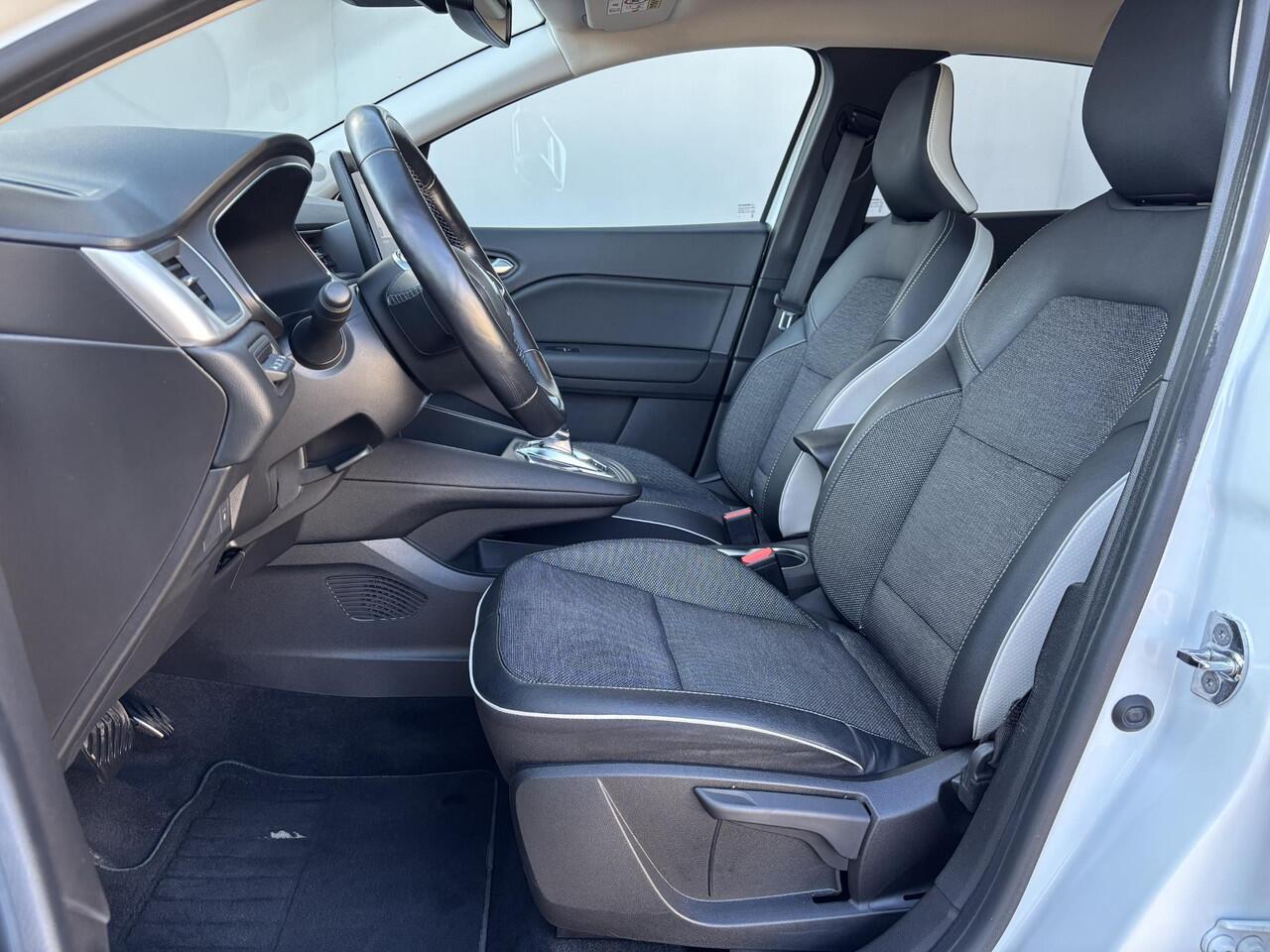 Renault CAPTUR 1.6 E-Tech Plug-in Hybrid 160 Intens Automaat / Stuur- en stoelverwarming / Navigatie groot scherm / Achteruitrijcamera / Apple Carplay Android / 18" LM wielen /