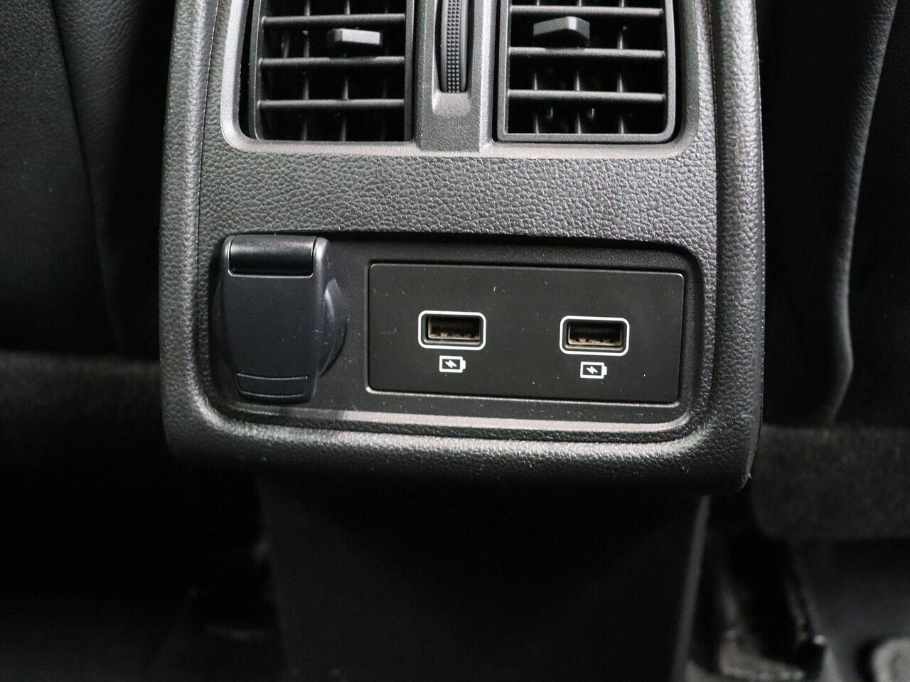 Renault CAPTUR TCe 100pk Bi-Fuel Intens | Navigatie | Trekhaak | Volledig dealer onderhouden | Achteruitrijcamera |