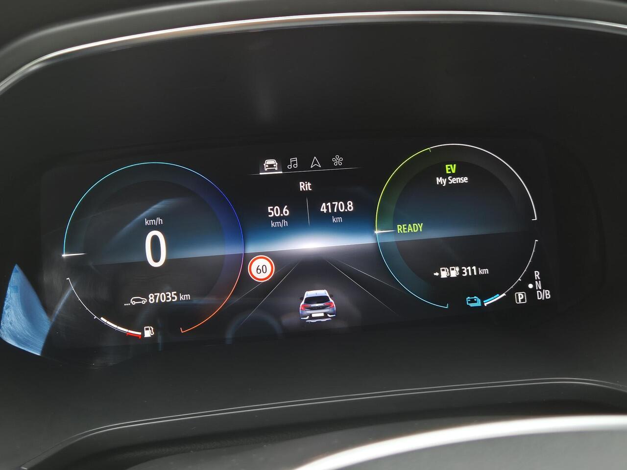 Renault CAPTUR 1.6 E-Tech Plug-in Hybrid 160 Initiale Paris / Automaat / Apple Carplay Android Auto / Stoelverwarming / Bose Audio Systeem / Achteruitrijcamera / Keyless Entry/Start / Cruise control / Climate control / Navigatie /